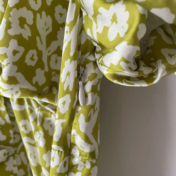 Zara  Satin Effect Ruffle V Neck Mini Dress Green White Floral Size XS - Picture 9 of 11